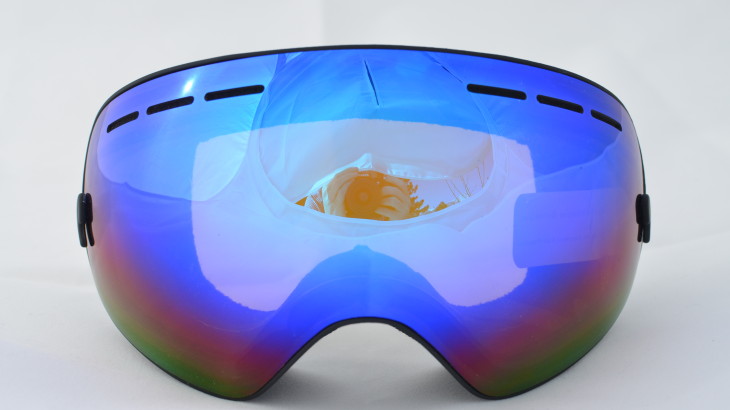 U startup Aura Optics creates innovative new snowboard goggle.